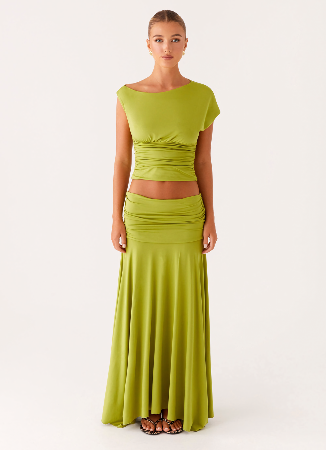 Seraphina – Maxikleid aus gerafftem Satin