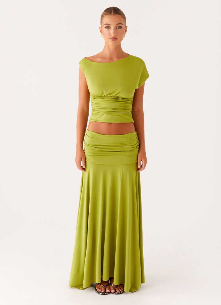 Seraphina – Maxikleid aus gerafftem Satin