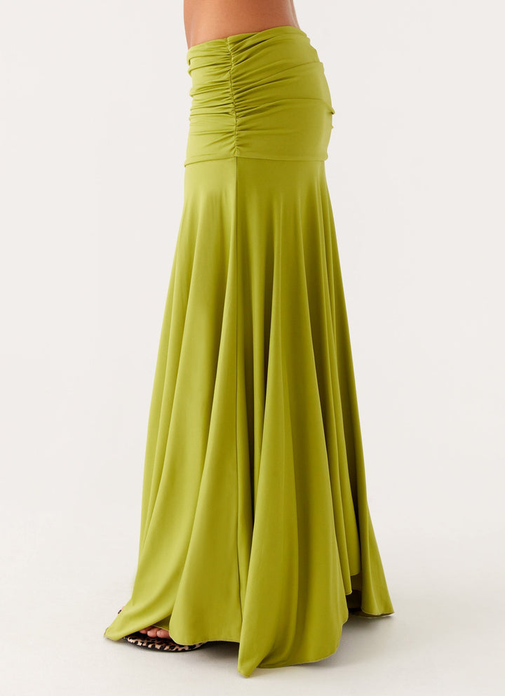 Seraphina – Maxikleid aus gerafftem Satin