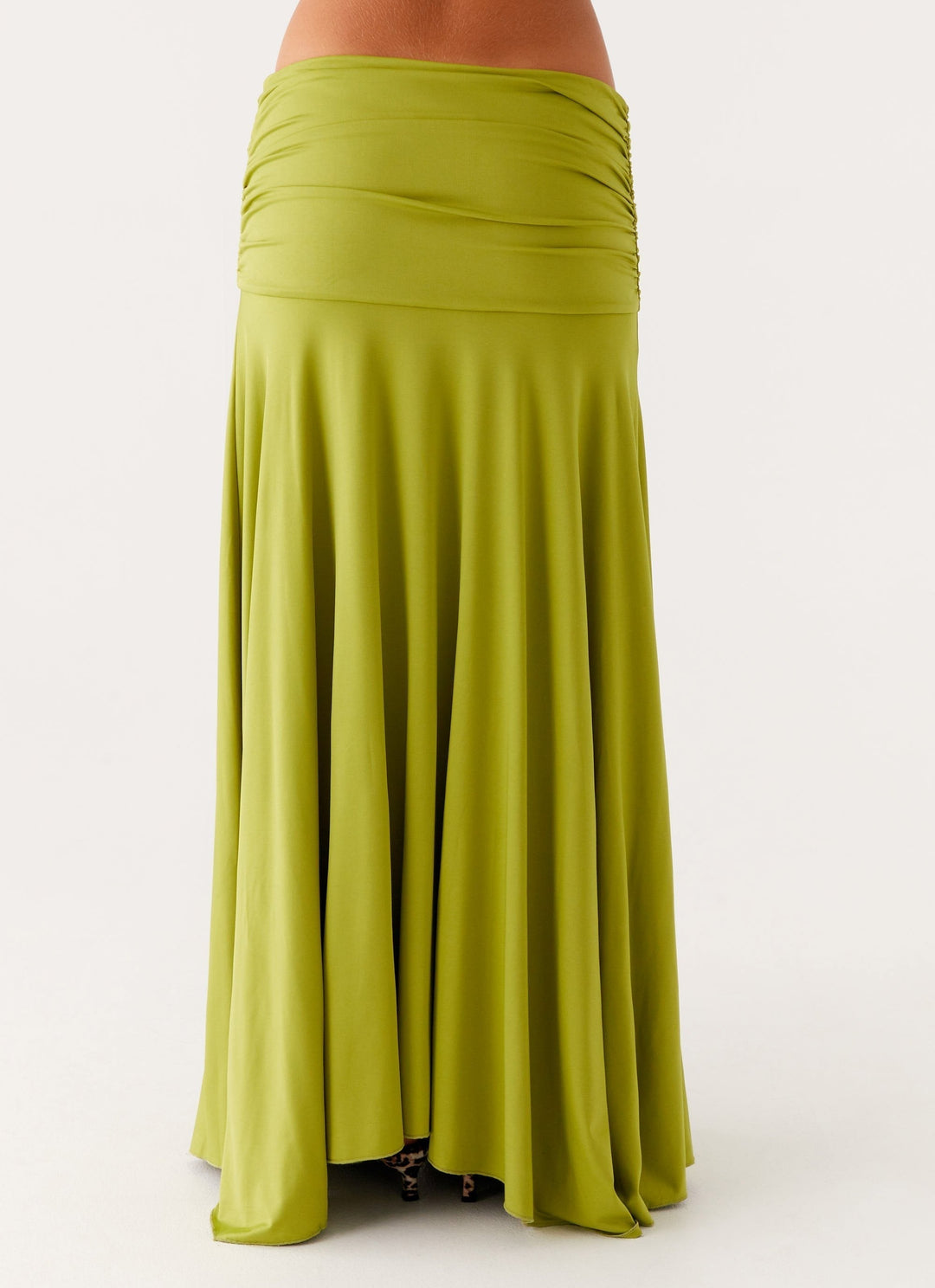 Seraphina – Maxikleid aus gerafftem Satin