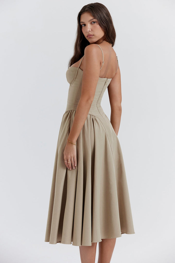 Seraphina – Maxikleid aus gerafftem Satin